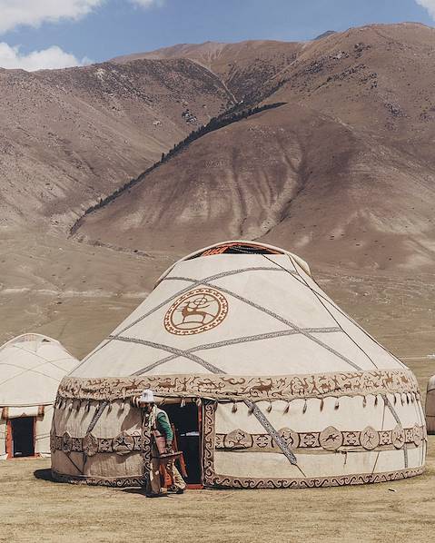 Itineraries Kyrgyzstan - Bishkek - Chon Kemin - Issyk Kul - Jety Oguz - Song Kul